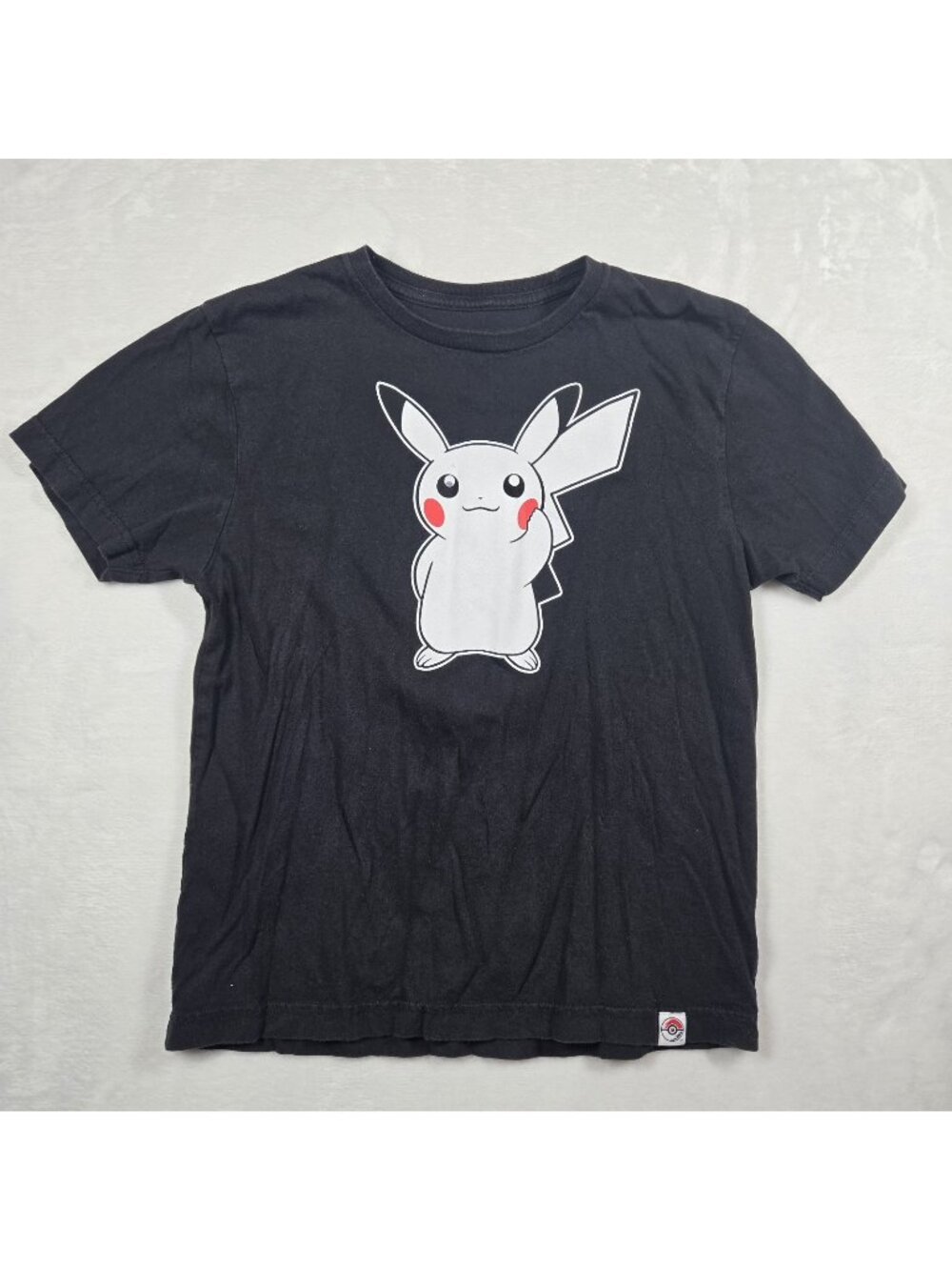 Nintendo Pokemon Center Pikachu Holding Flower Black T-Shirt Youth Size Large